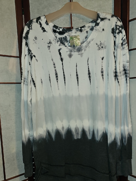 GreenTea Tops - GreenTea Black & White Ombre Tie-Dye Long Sleeve Pullover